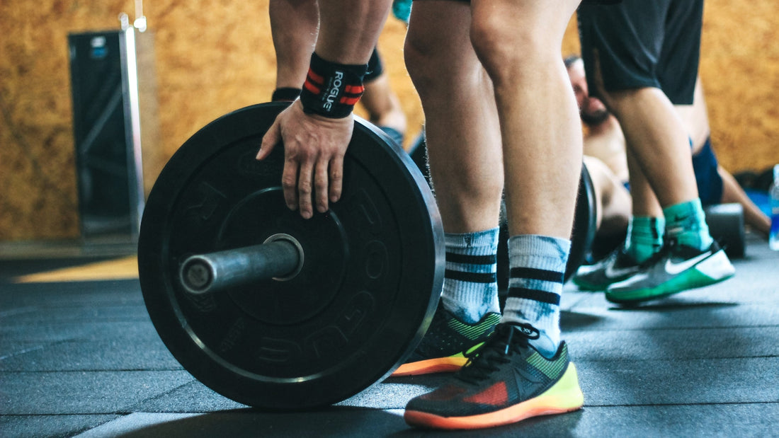 Mixed Grip Deadlift: When to Use It, How to Do It Safely